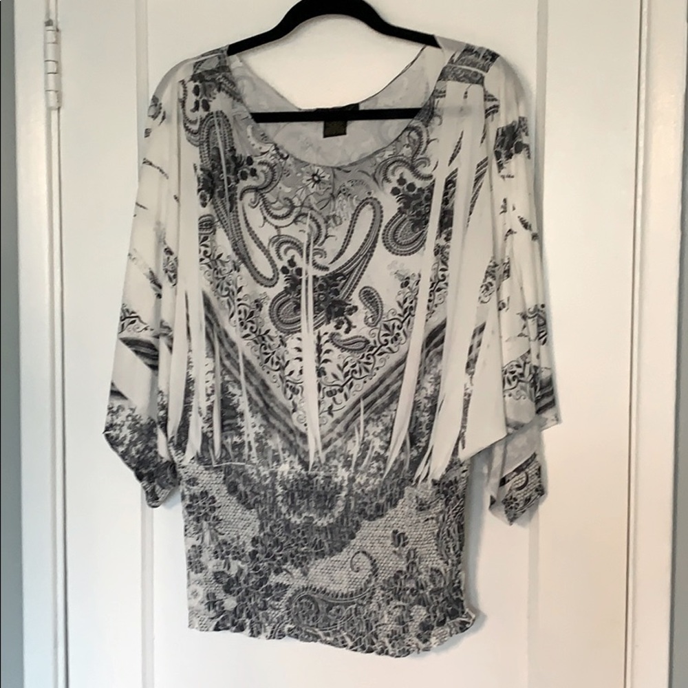 B/W print top with wing sleeve and shirred waist